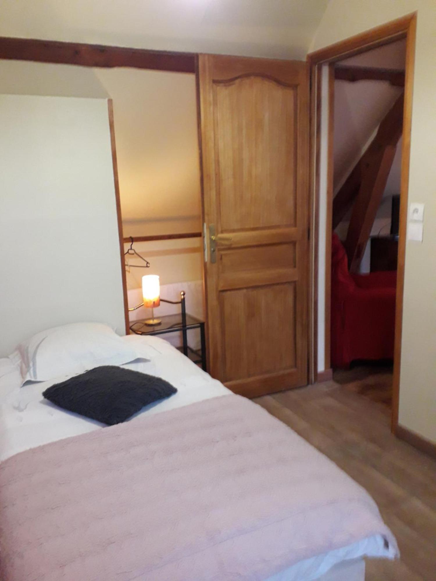 Bed and Breakfast Les Trois Pommiers Sommery Exterior foto